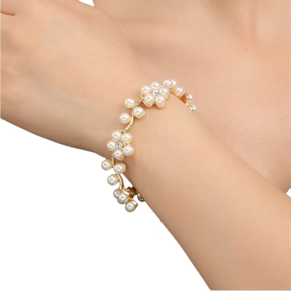 Pearl and Gold Floral Bracelet